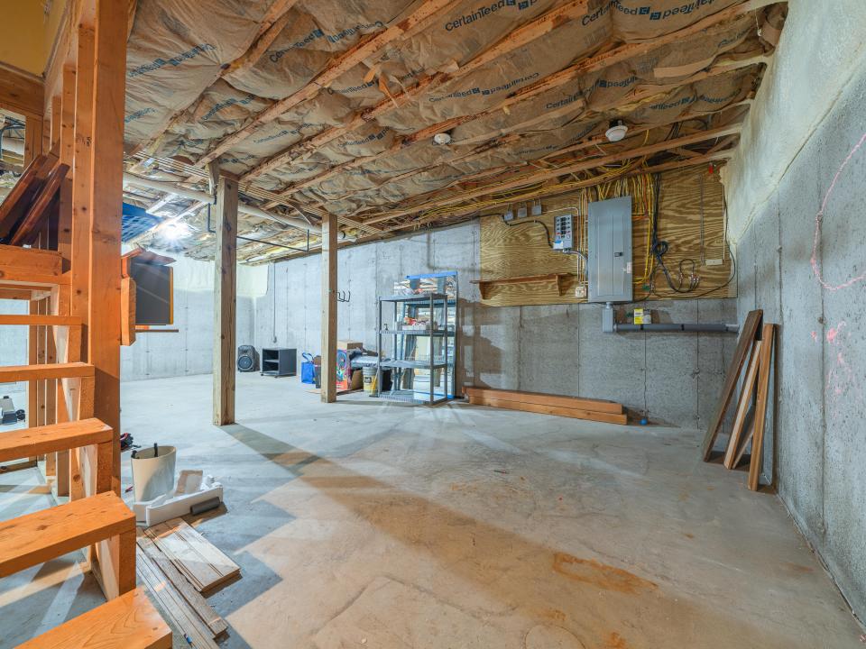 16 Robinwood (2025)-90