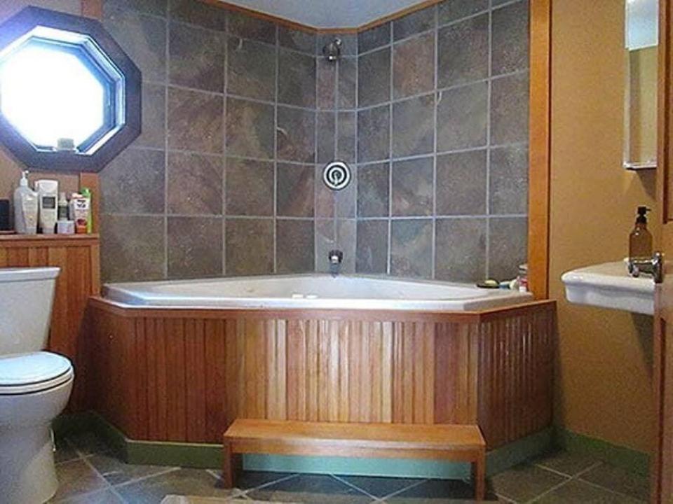 Main House Bath2