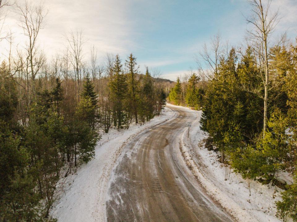 0-outlook-lane-wilmington-ny-12997-13