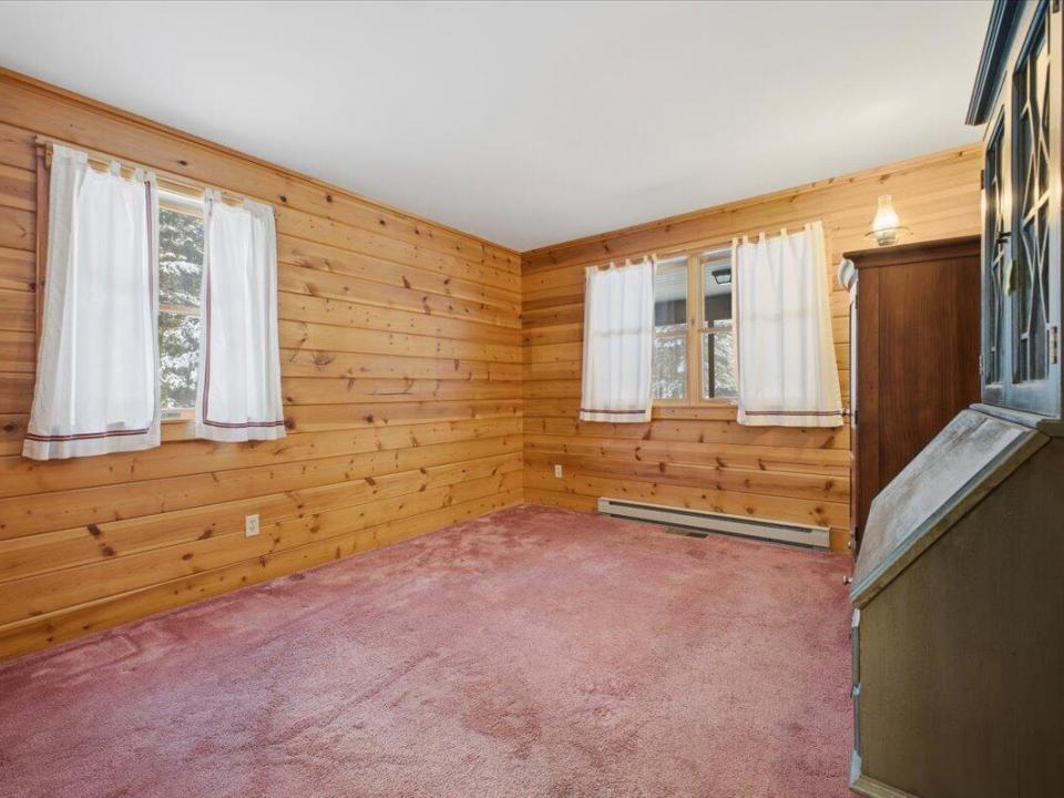 560