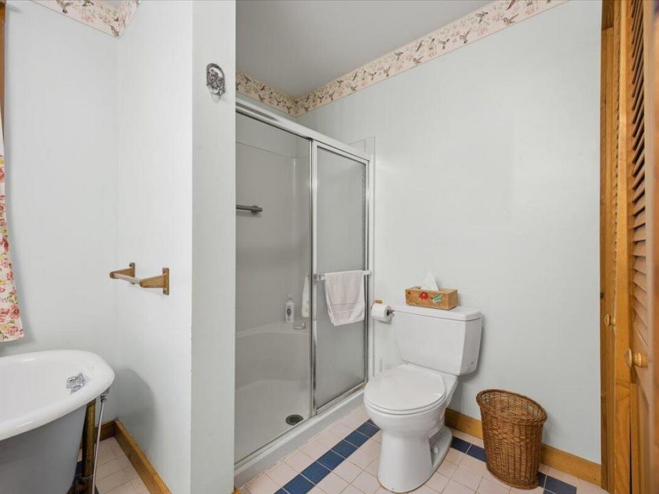 564