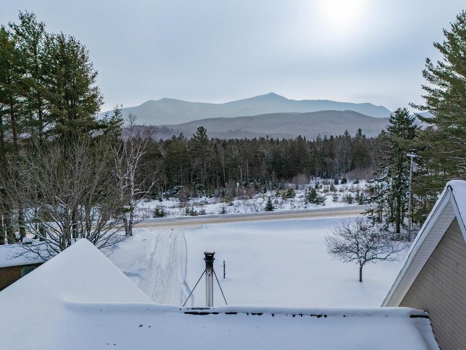 CapeCodOnFletcherFarm_A_View_Roof
