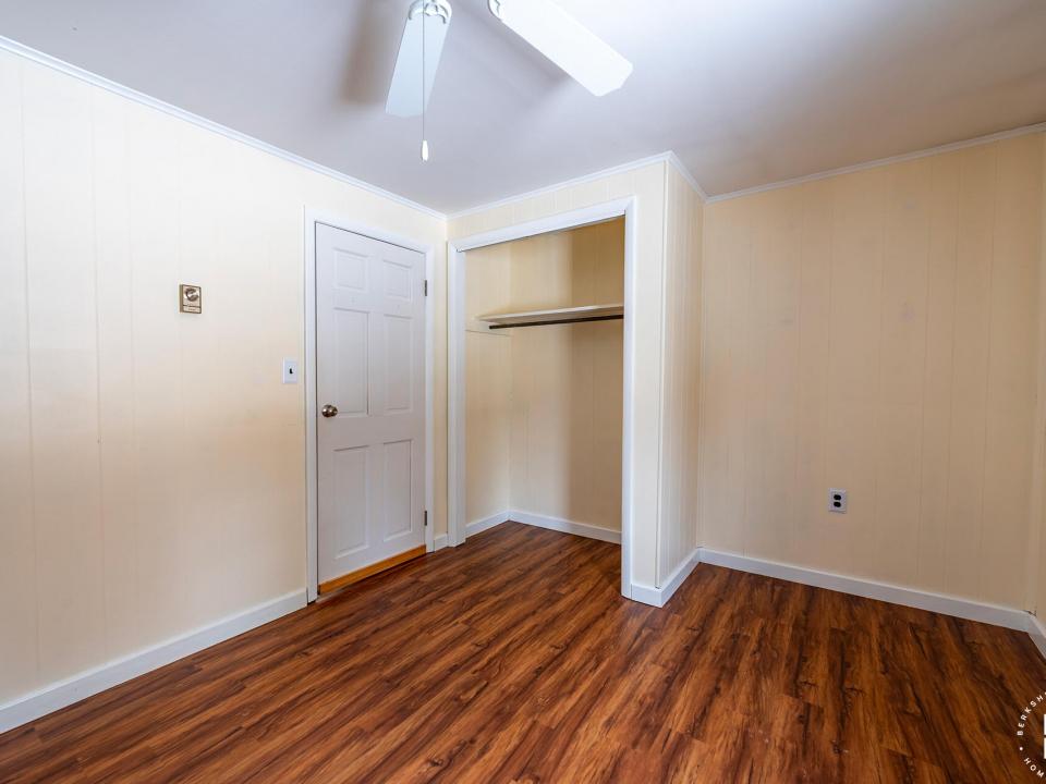 CapeCodOnFletcherFarm_Bedroom3_Closet