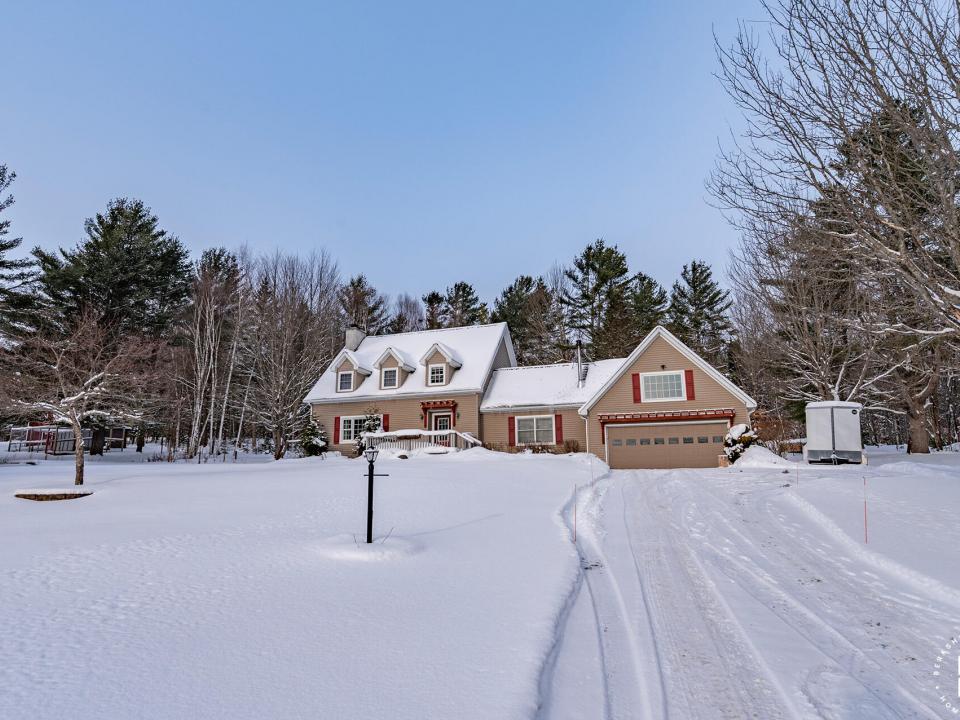 CapeCodOnFletcherFarm_Exterior_From_Driv