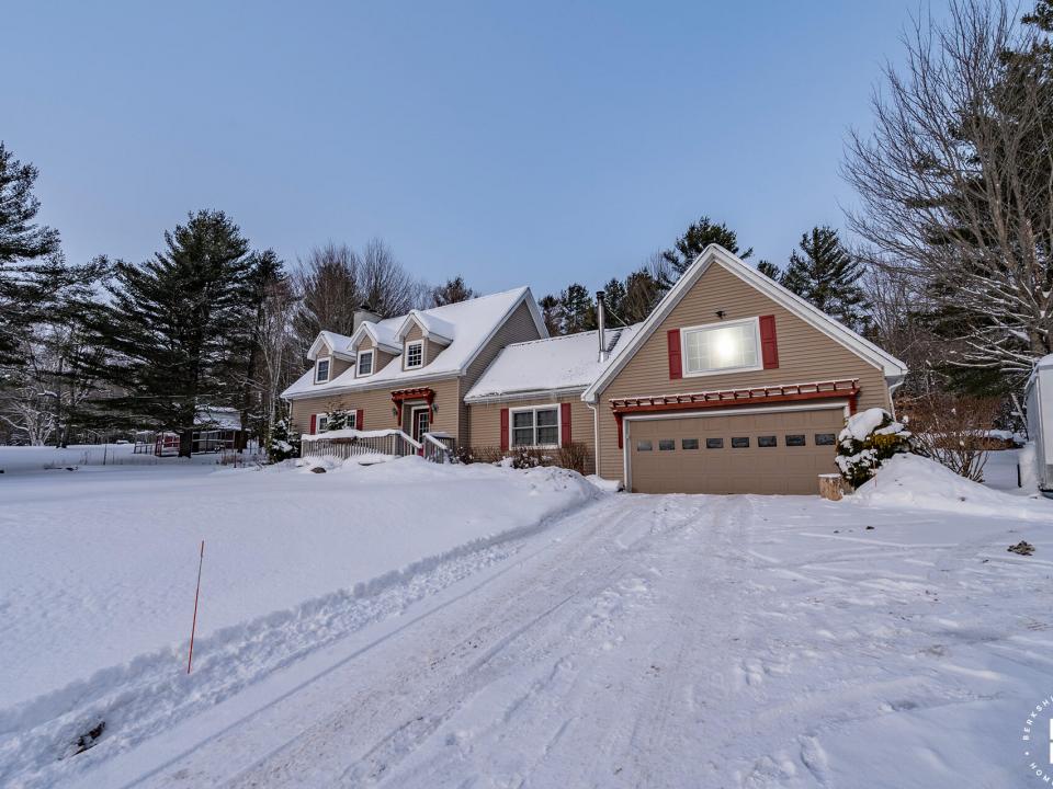 CapeCodOnFletcherFarm_Exterior