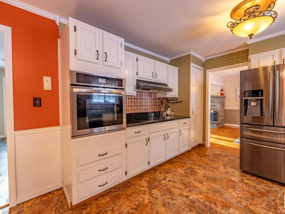 CapeCodOnFletcherFarm_Kitchen_Stove