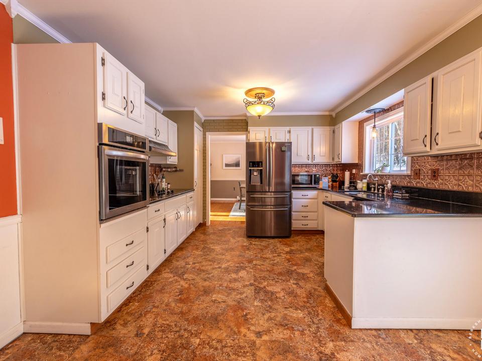 CapeCodOnFletcherFarm_Kitchen