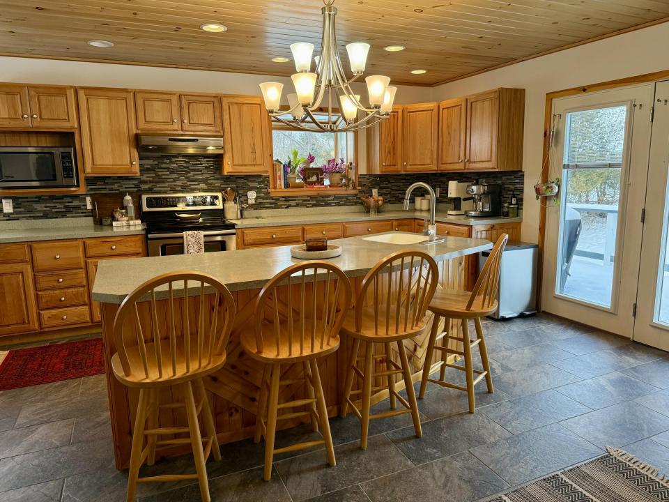 25721198-FEF9-4A61-B037-C3ACC5484906_1_2