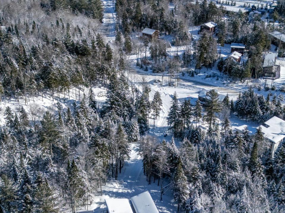 LakePlacidHomeOnLambs_A_Property_Back_M