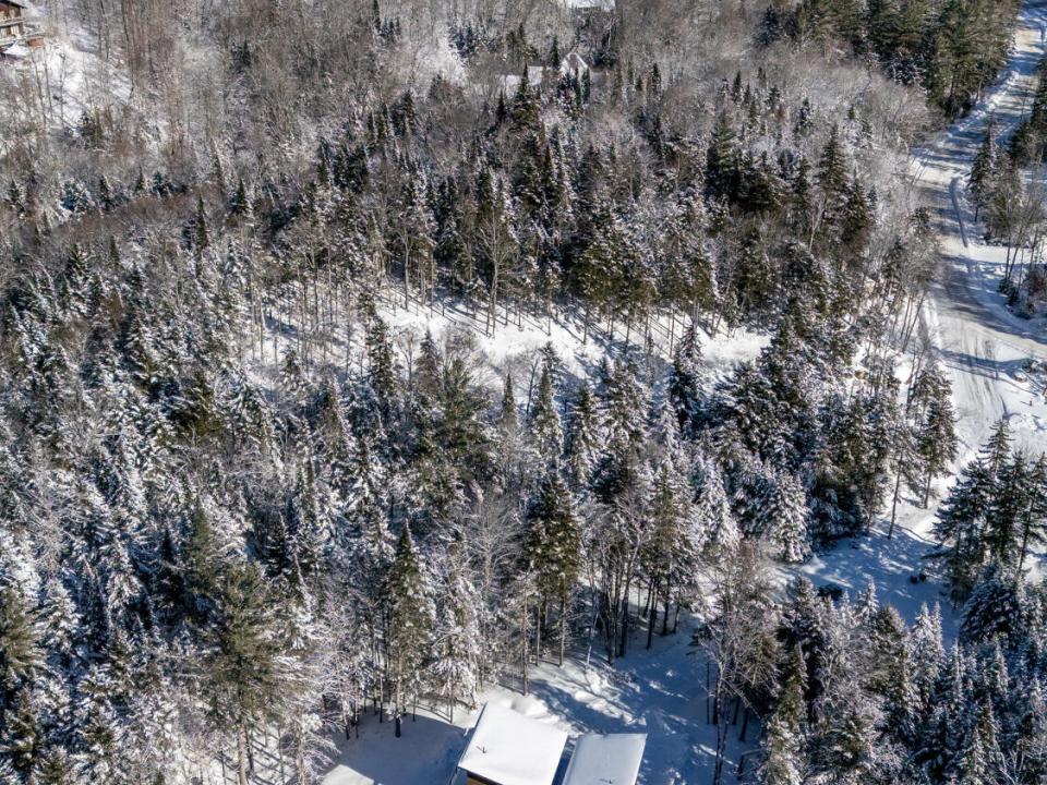 LakePlacidHomeOnLambs_A_Property_Back_R