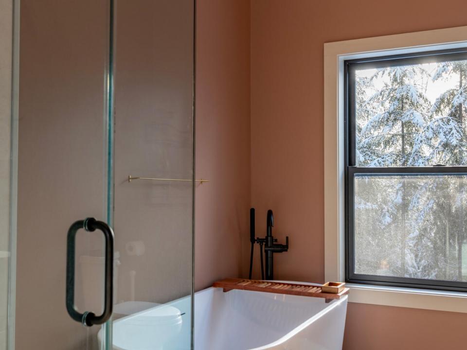 LakePlacidHomeOnLambs_Bathroom3_Bath_V