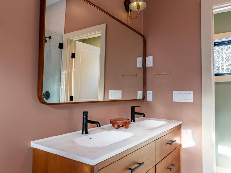 LakePlacidHomeOnLambs_Bathroom3_Vanity_V