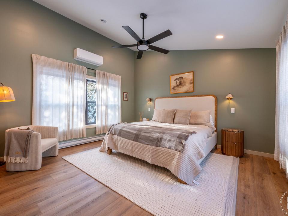 LakePlacidHomeOnLambs_Bedroom1