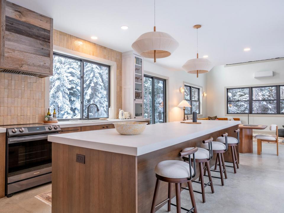 LakePlacidHomeOnLambs_Kitchen_V