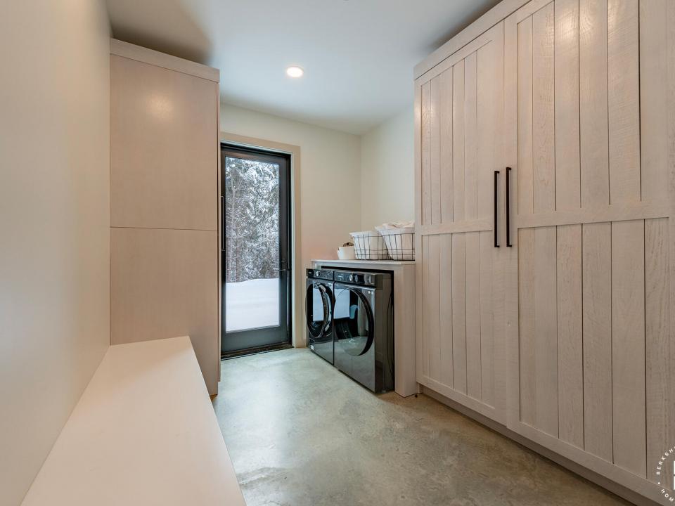 LakePlacidHomeOnLambs_Laundry