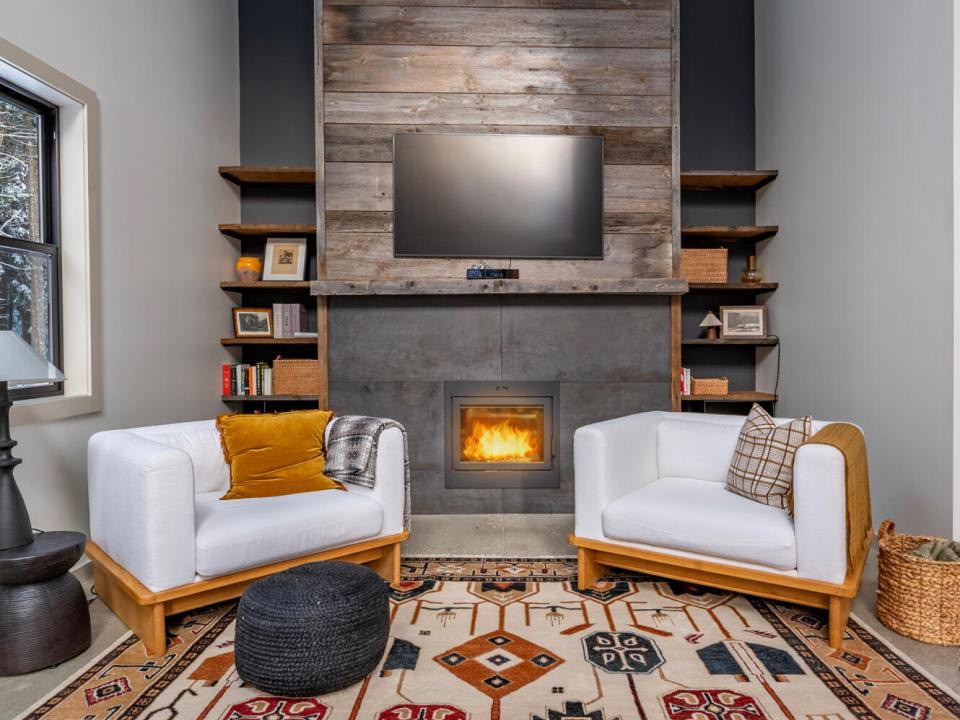 LakePlacidHomeOnLambs_LR_Fireplace