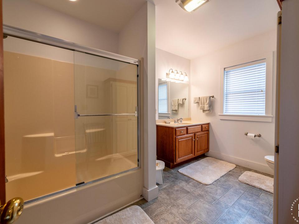 KeeneChaletOn9N_Bathroom1