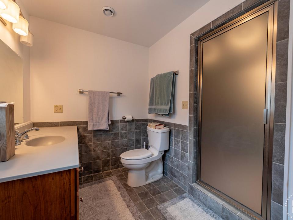 KeeneChaletOn9N_Bathroom2