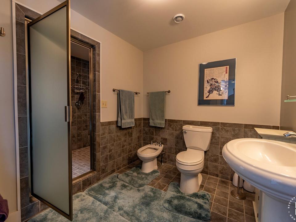 KeeneChaletOn9N_Bathroom3