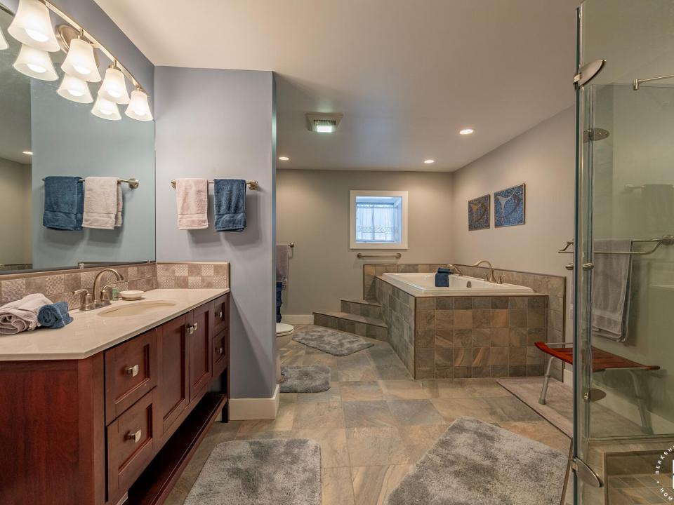 KeeneChaletOn9N_Bathroom4