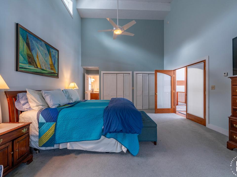 KeeneChaletOn9N_Bedroom2_To_Bath