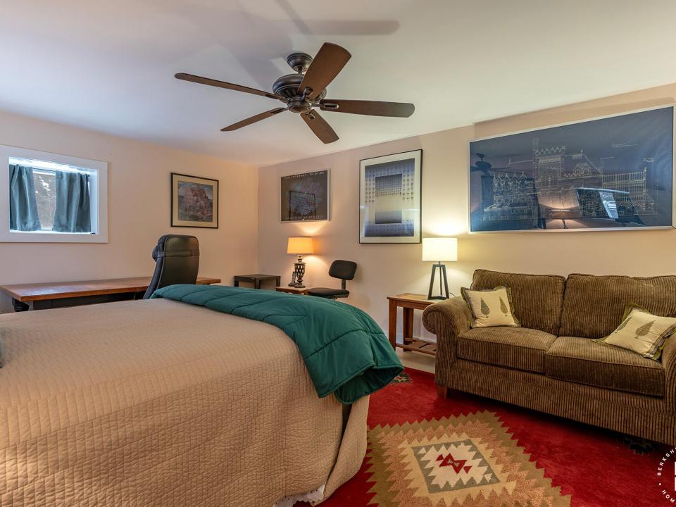 KeeneChaletOn9N_Bedroom3_Couch