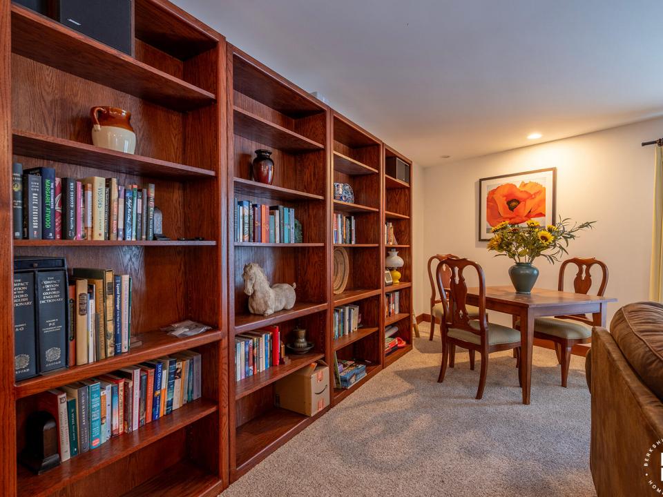 KeeneChaletOn9N_Den_Bookshelf