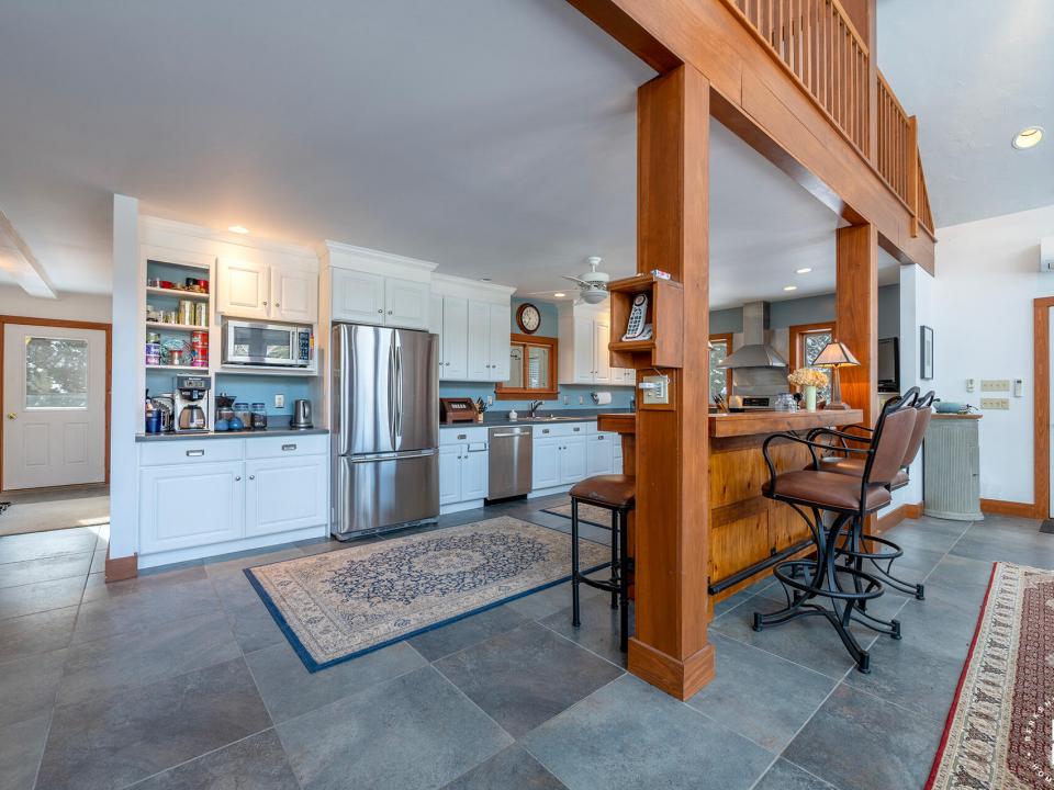 KeeneChaletOn9N_Kitchen_BreakfastBar