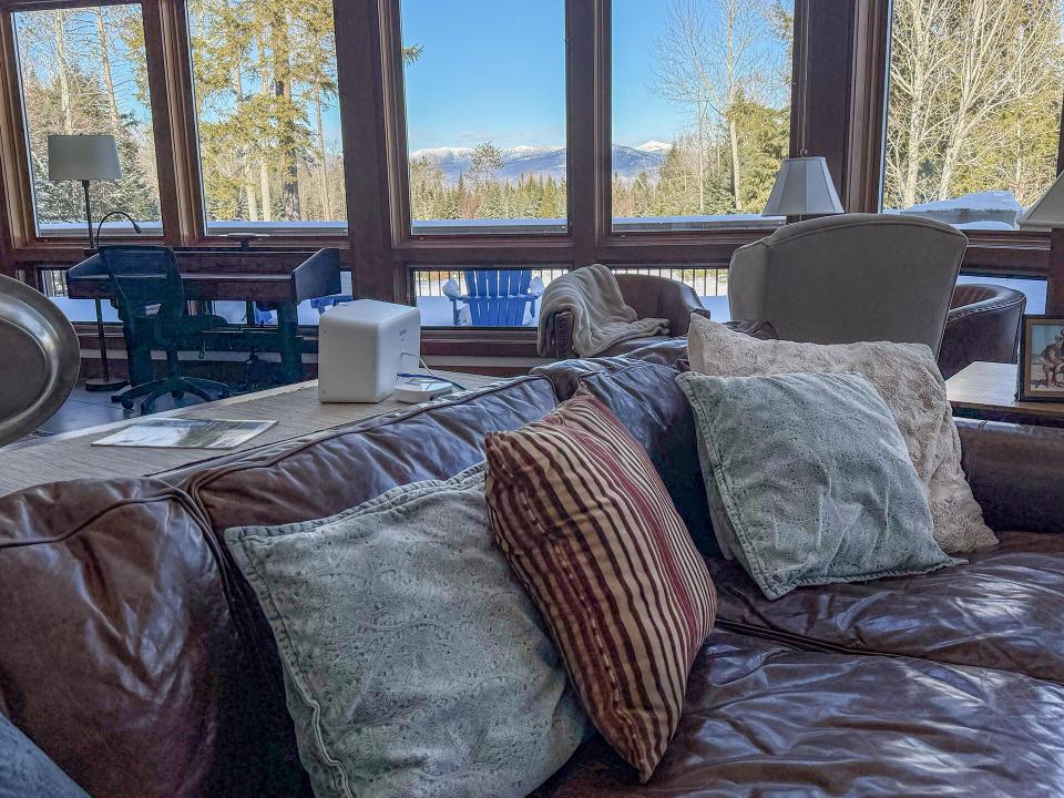 KeeneChaletOn9N_J_LR_Couch