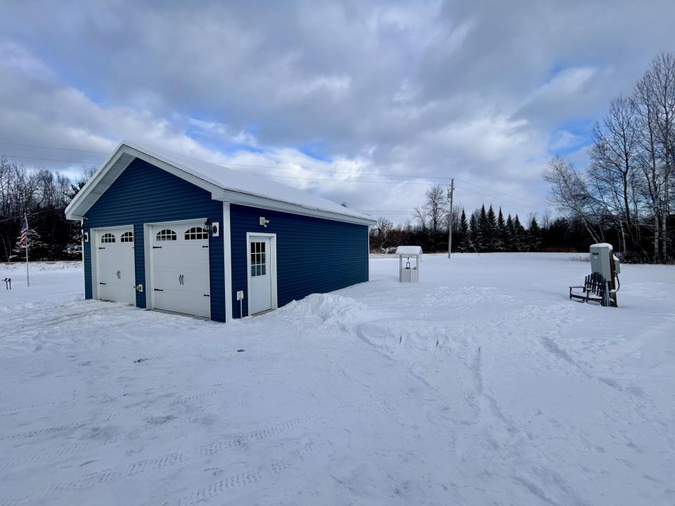 Detached 2 Car Garage