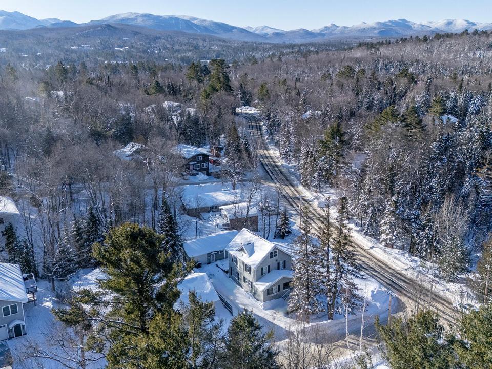 ApartmentBuildingOnElm_A_Exterior_L_High