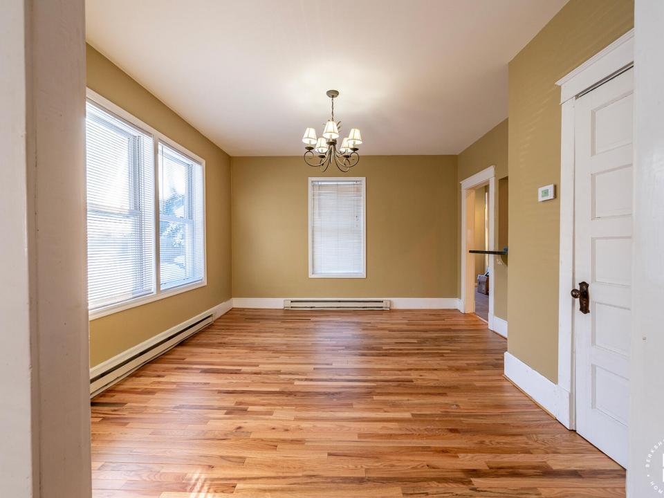 ApartmentBuildingOnElm_Apt1_DR_From_LR