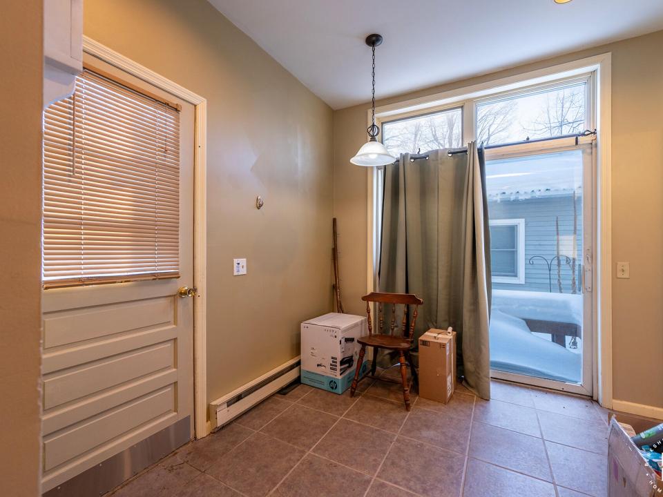 ApartmentBuildingOnElm_Apt1_Mudroom_Deck