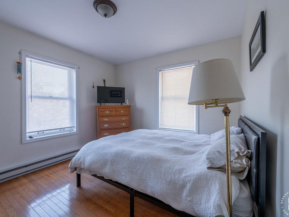 ApartmentBuildingOnElm_Apt2_Bedroom