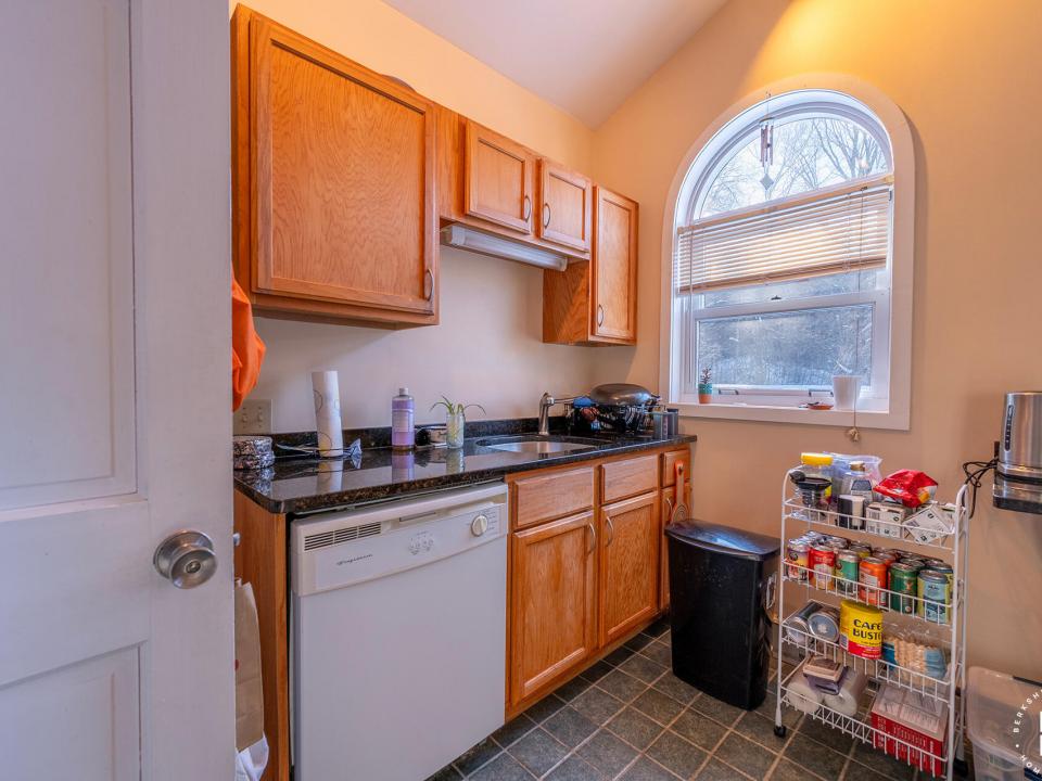 ApartmentBuildingOnElm_Apt2_Kitchen_L