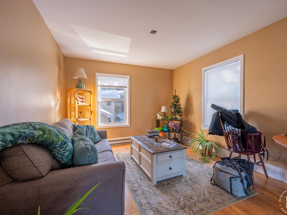 ApartmentBuildingOnElm_Apt2_LR