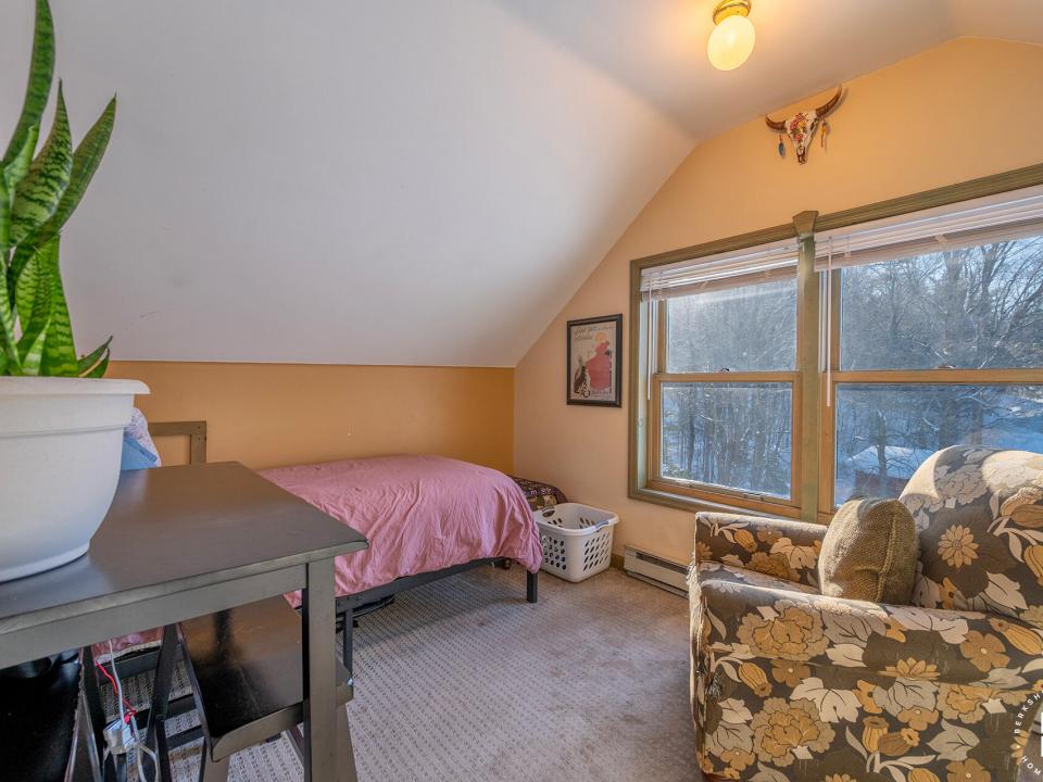 ApartmentBuildingOnElm_Apt3_Bedroom_Wind