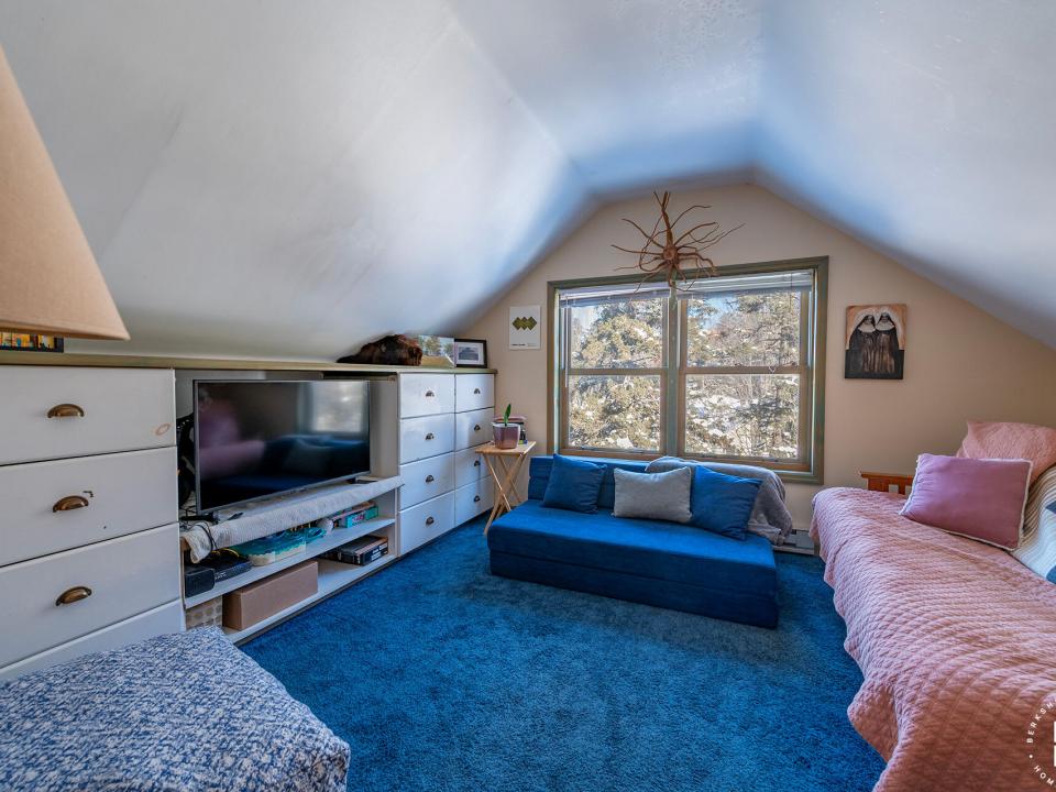 ApartmentBuildingOnElm_Apt3_LR