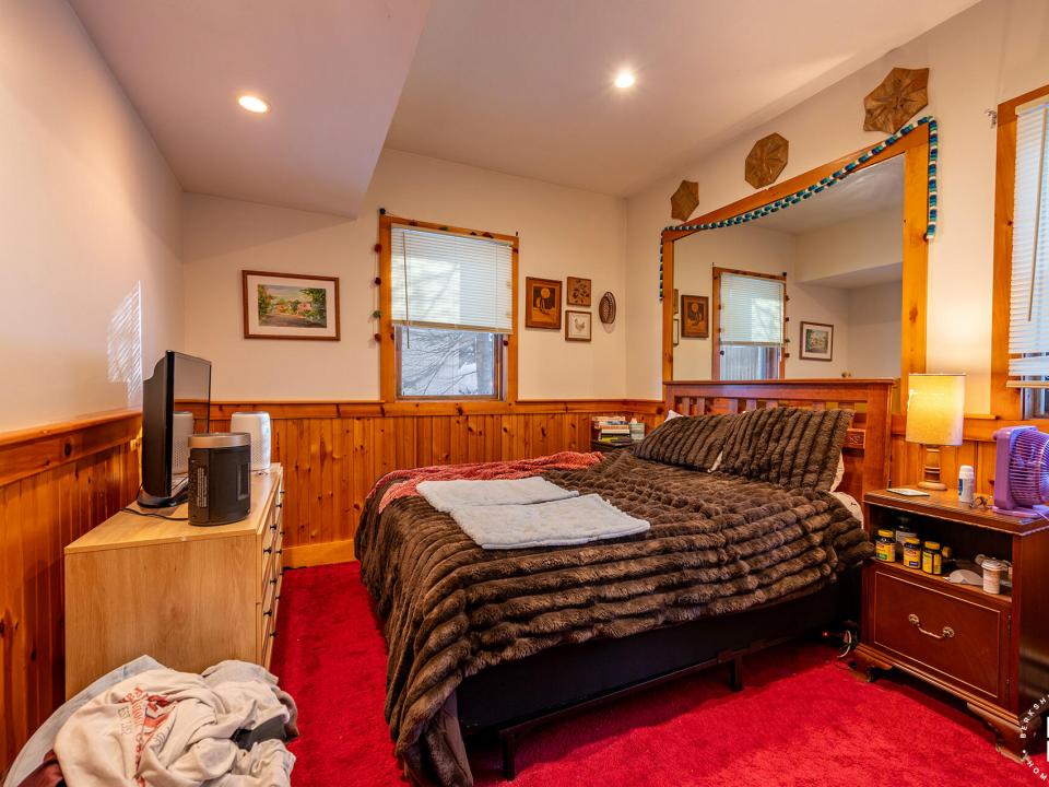 ApartmentBuildingOnElm_Cottage_Bedroom