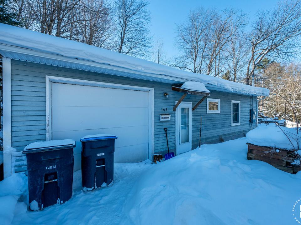 ApartmentBuildingOnElm_Cottage_Exterior