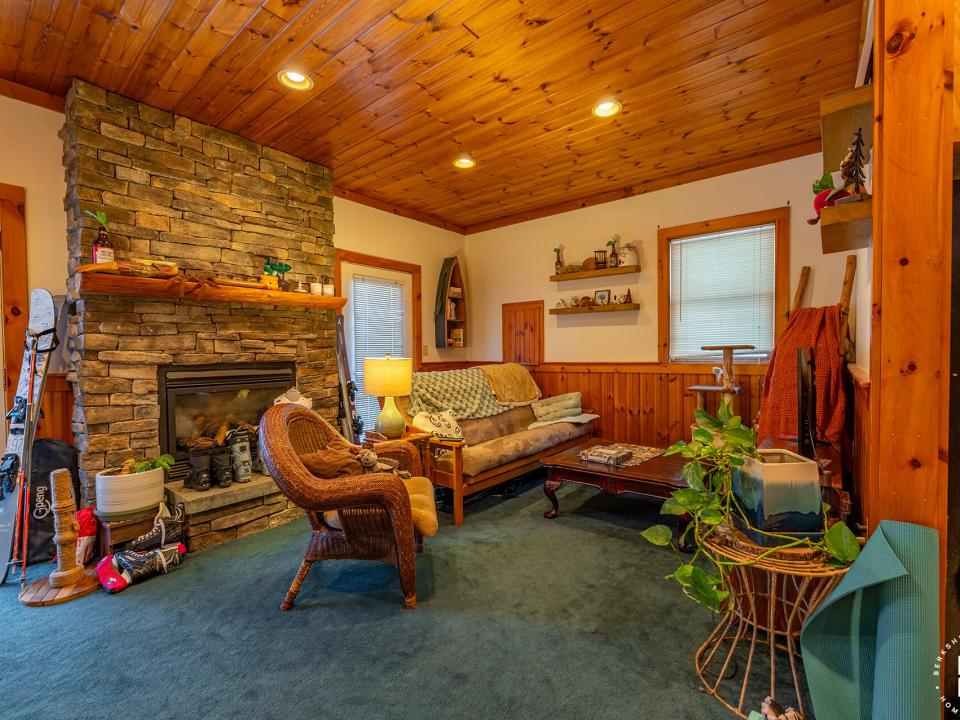 ApartmentBuildingOnElm_Cottage_LR