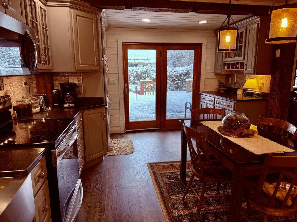 98792D33-ACB0-42AC-8189-8C96F83BE7E8_1_2