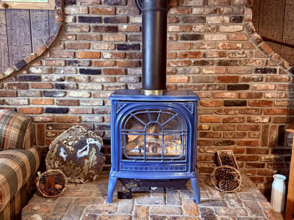 8E61E7B4-8925-4370-8DAE-58526FB08526_1_2