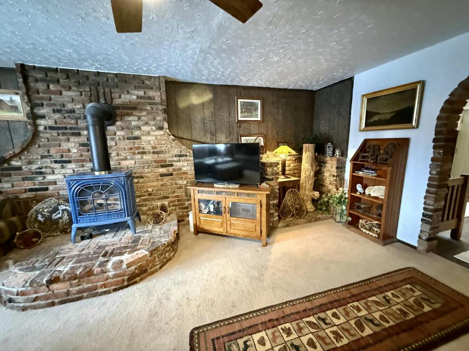 DEFFD3F8-0821-449E-870E-E9F496D26A1D_1_2