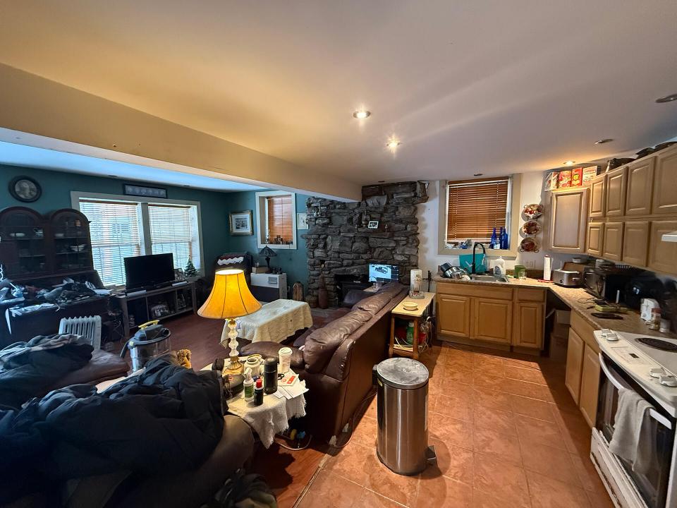 HomeOnIndianRock_LR_Kitchen