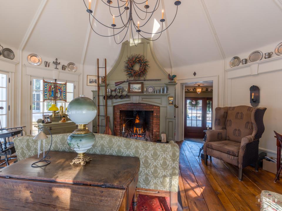 Gazebo Room