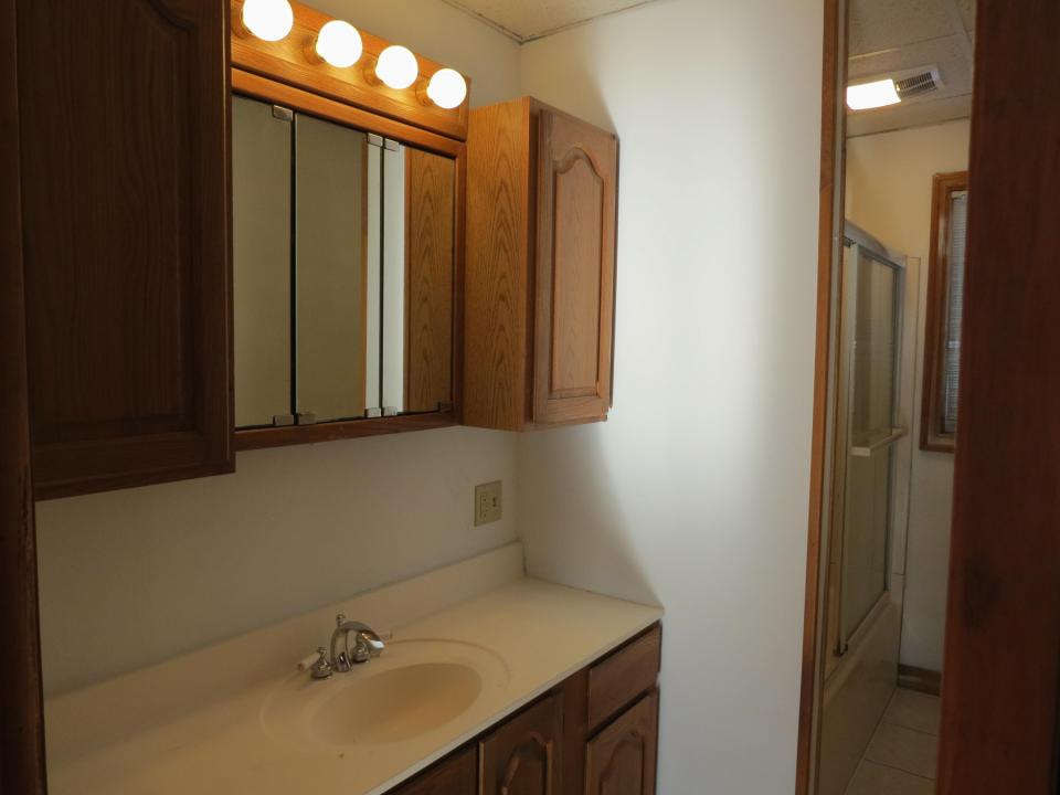 1st Floor Bath