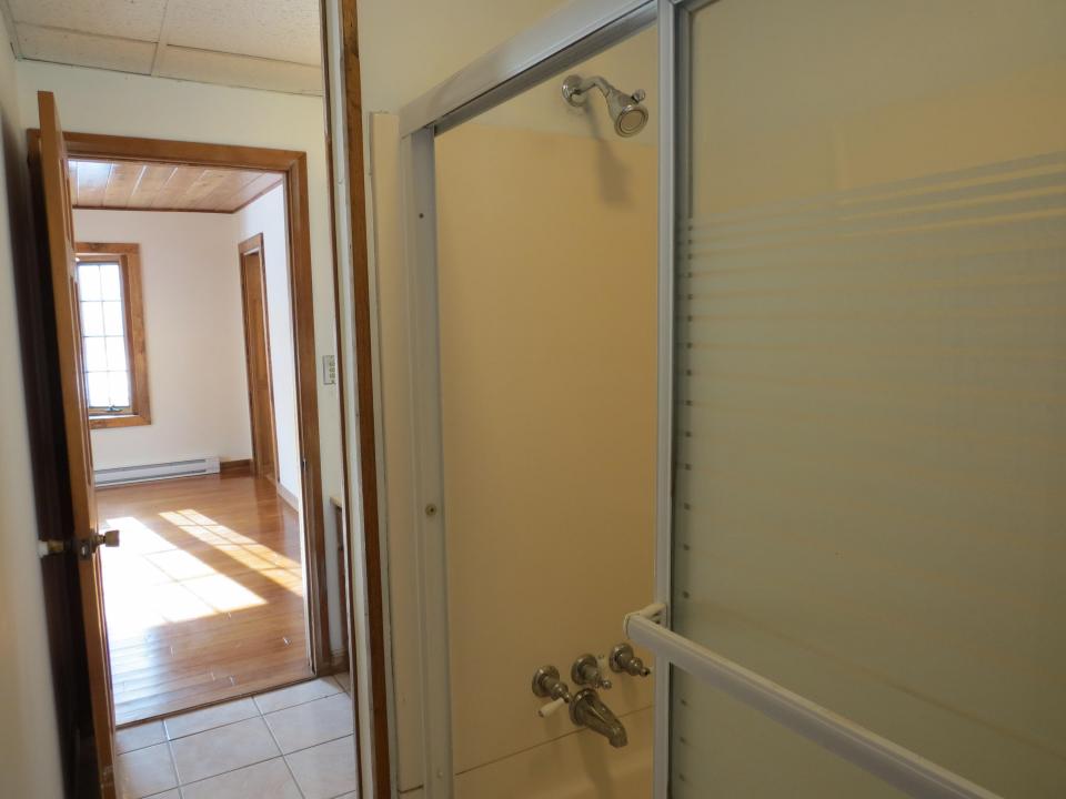 1st Floor Bath