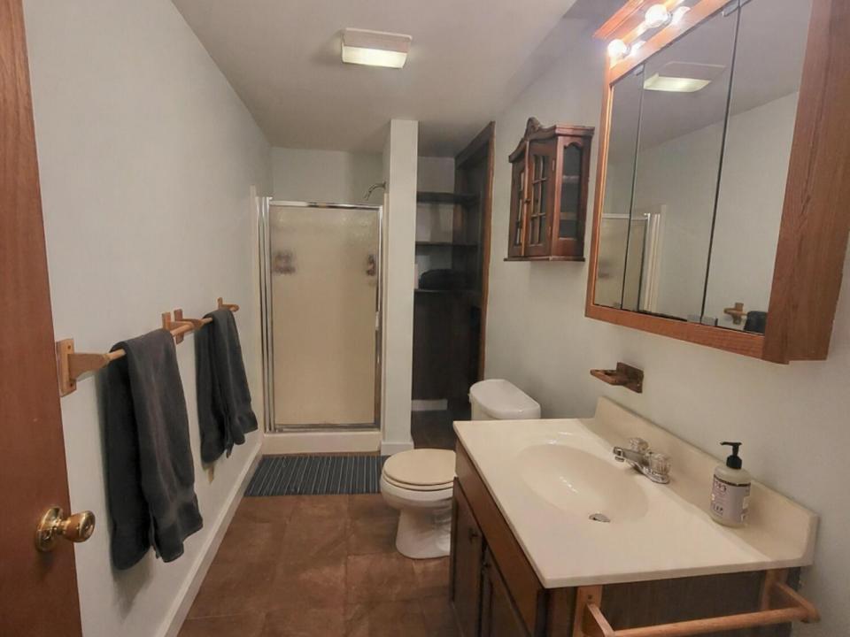 2nd Bathroom