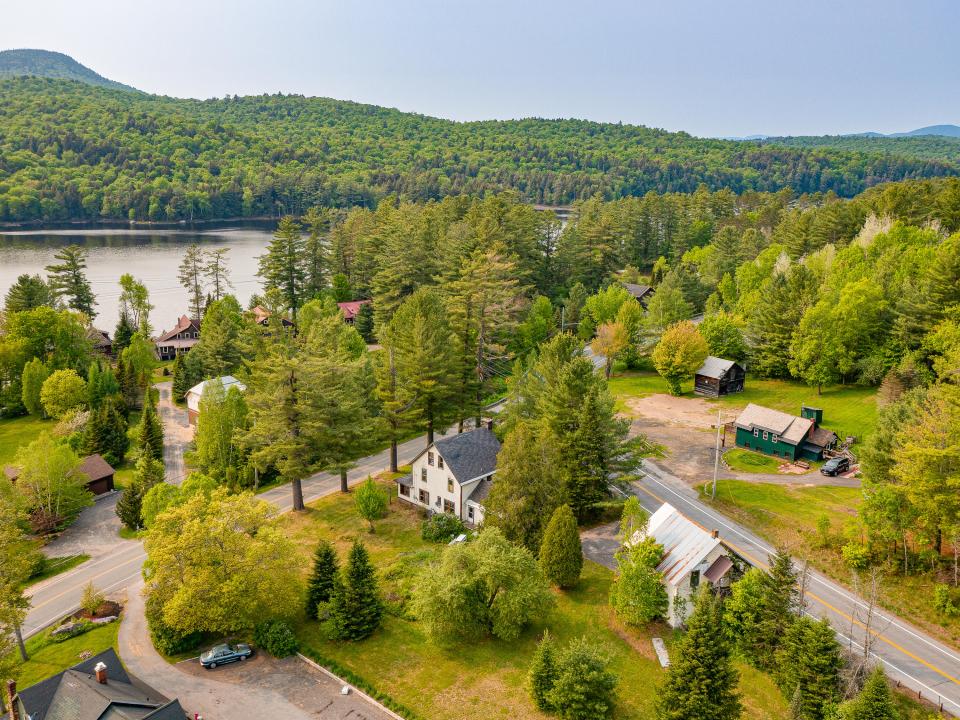 1EB104D4-F830-4C01-BCF5-4001BA817910